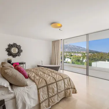 Venta de villa independiente en Nueva Andalucía