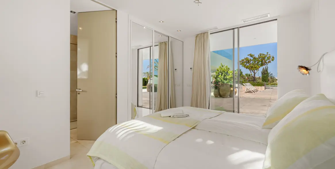 Venta de villa independiente en Nueva Andalucía 13