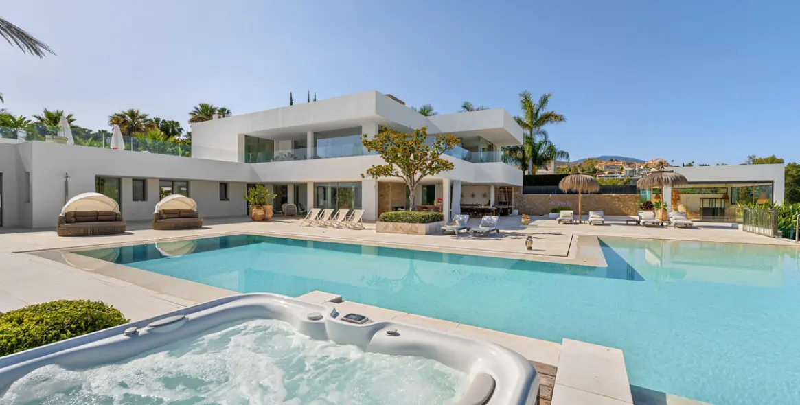 Venta de villa independiente en Nueva Andalucía 14