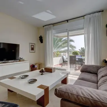 Долгосрочная аренда апартаментов на среднем этаже в Costalita