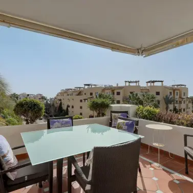 Долгосрочная аренда апартаментов на среднем этаже в Costalita