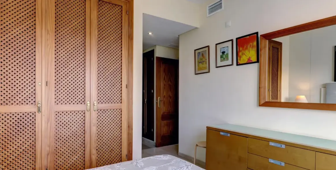 Долгосрочная аренда апартаментов на среднем этаже в Costalita 5