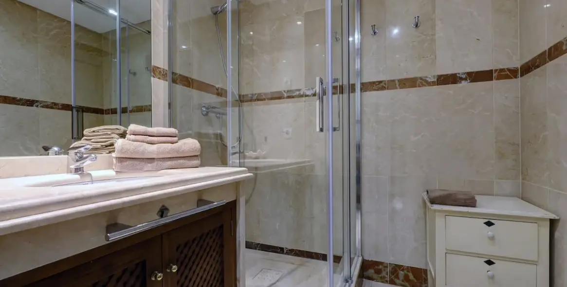 Долгосрочная аренда апартаментов на среднем этаже в Costalita 6