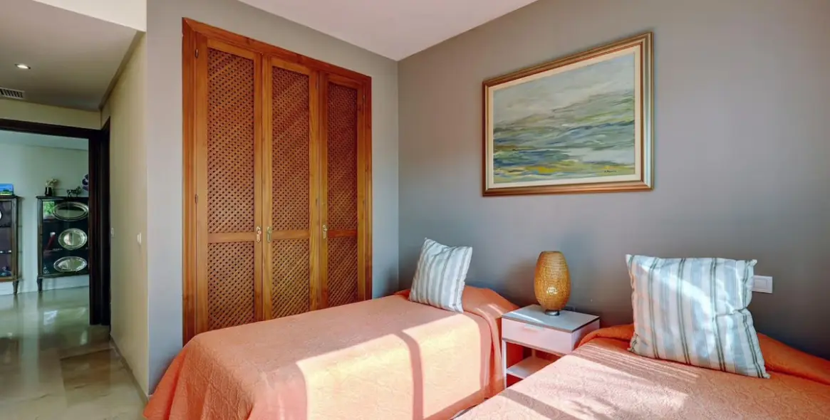 Долгосрочная аренда апартаментов на среднем этаже в Costalita 9