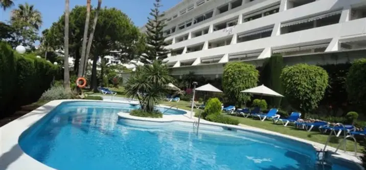 Долгосрочная аренда апартаментов на среднем этаже в Marbella 0