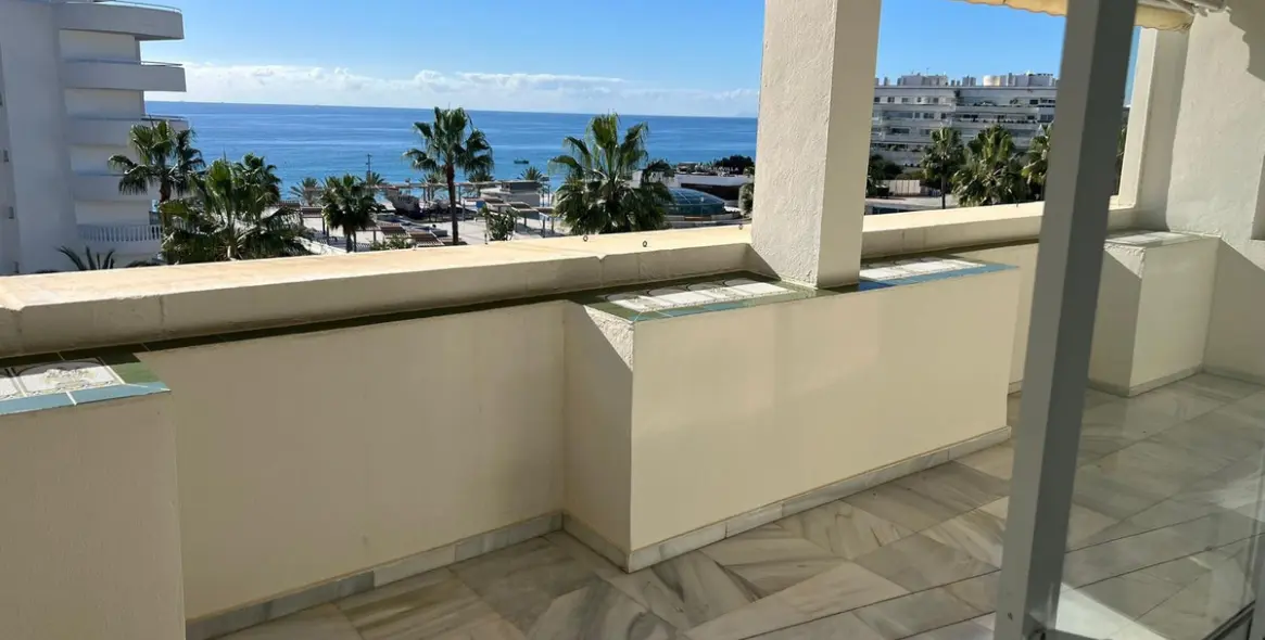 Долгосрочная аренда апартаментов на среднем этаже в Marbella 2