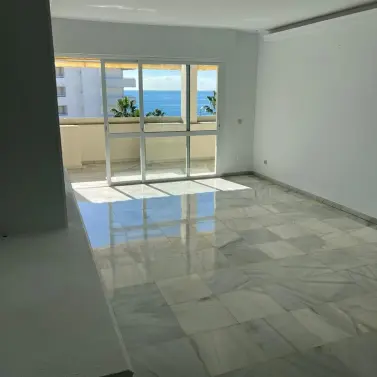 Долгосрочная аренда апартаментов на среднем этаже в Marbella