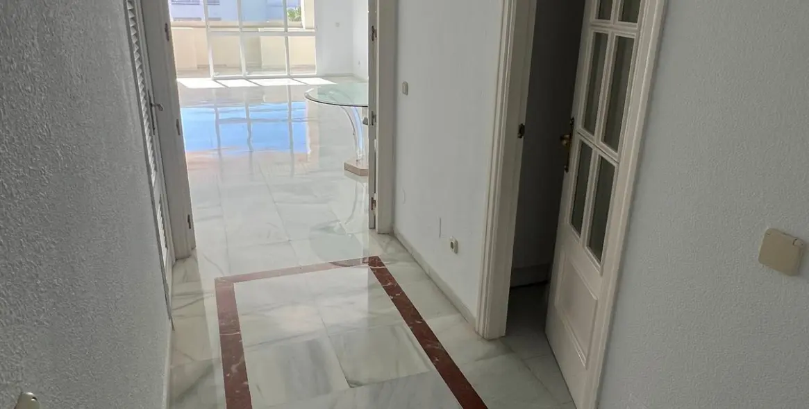 Долгосрочная аренда апартаментов на среднем этаже в Marbella 6