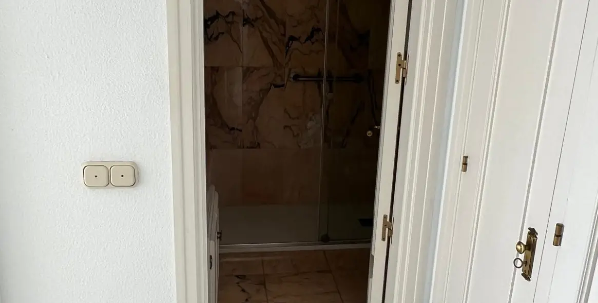 Долгосрочная аренда апартаментов на среднем этаже в Marbella 12