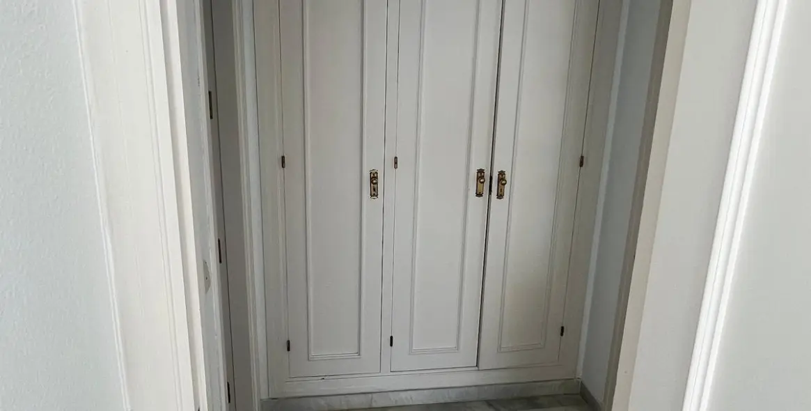 Долгосрочная аренда апартаментов на среднем этаже в Marbella 19