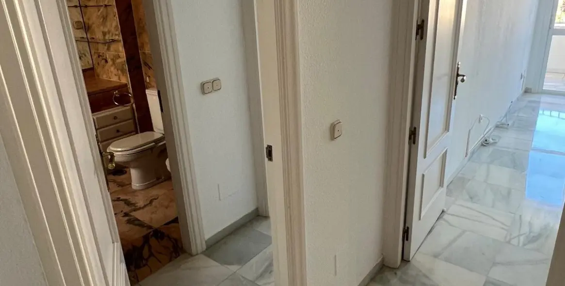 Долгосрочная аренда апартаментов на среднем этаже в Marbella 20