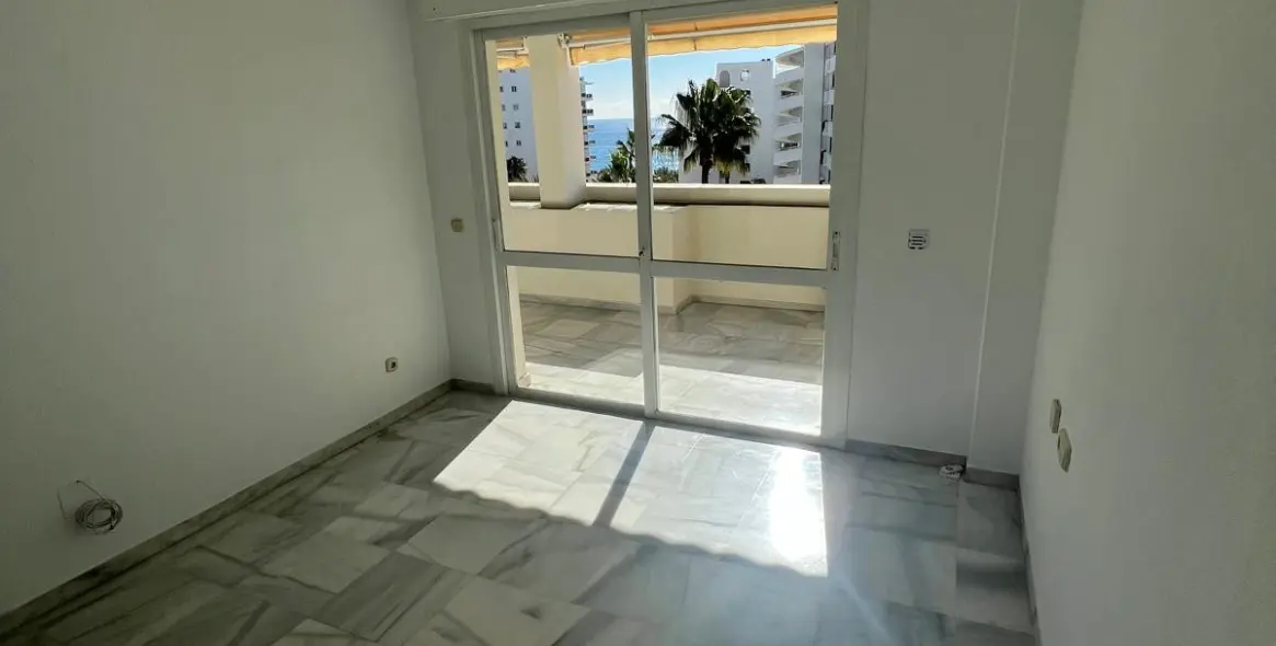 Долгосрочная аренда апартаментов на среднем этаже в Marbella 23