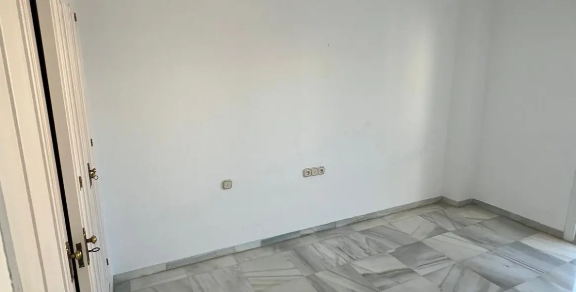 Долгосрочная аренда апартаментов на среднем этаже в Marbella 25