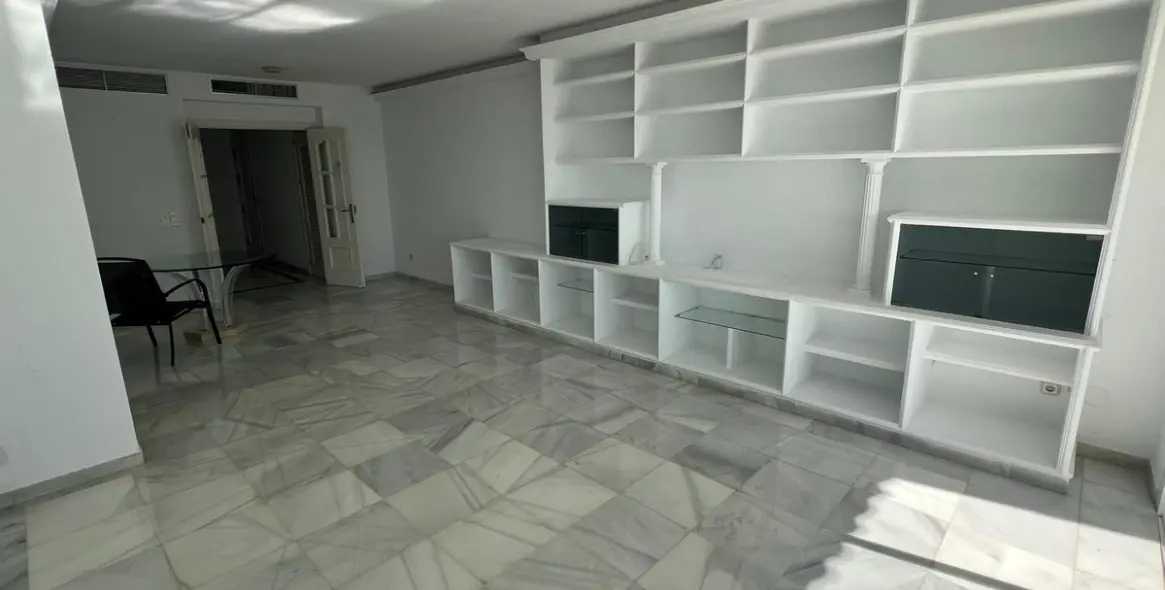 Долгосрочная аренда апартаментов на среднем этаже в Marbella 26