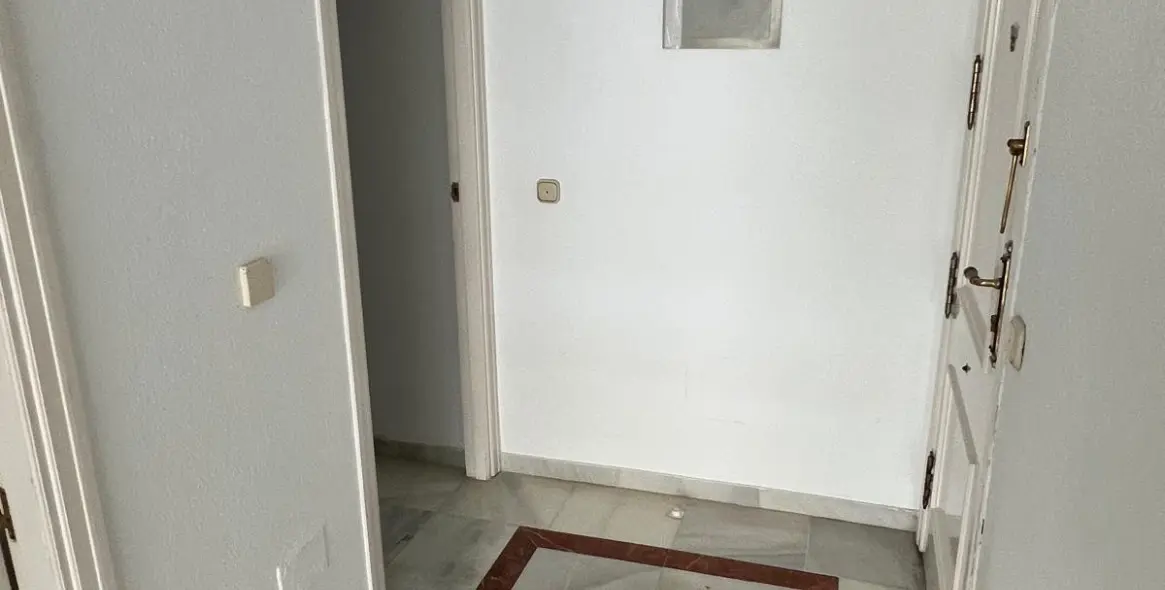 Долгосрочная аренда апартаментов на среднем этаже в Marbella 29