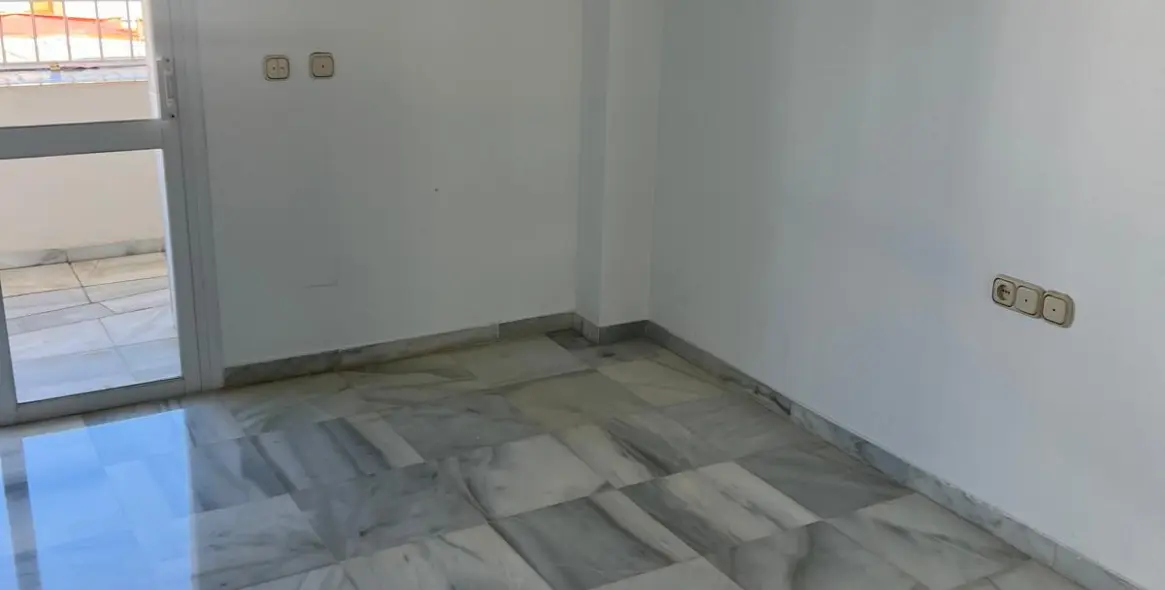 Долгосрочная аренда апартаментов на среднем этаже в Marbella 30