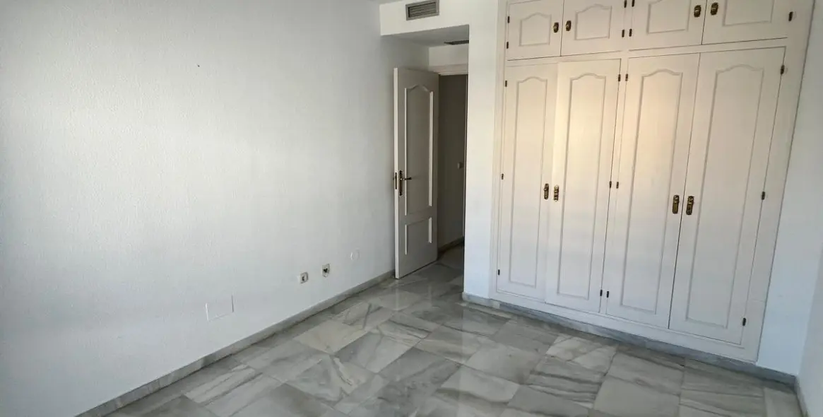 Долгосрочная аренда апартаментов на среднем этаже в Marbella 33