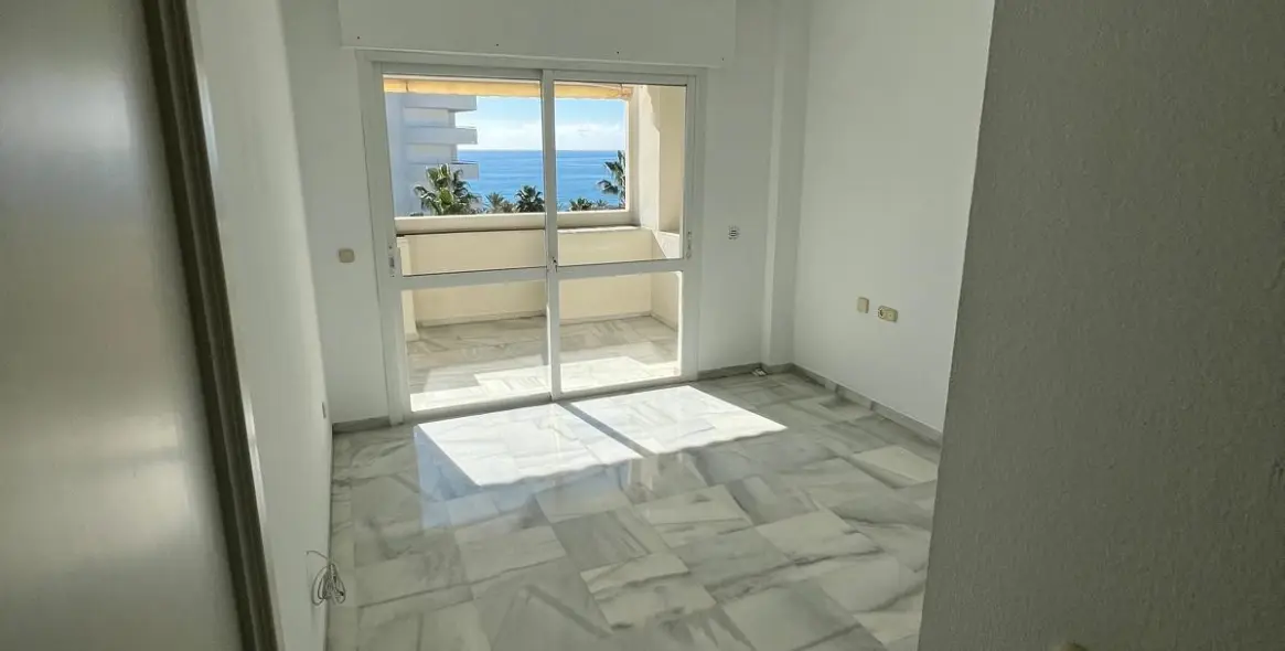 Долгосрочная аренда апартаментов на среднем этаже в Marbella 36