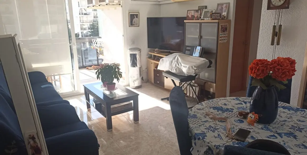 Sale of middle floor apartment in Fuengirola 2