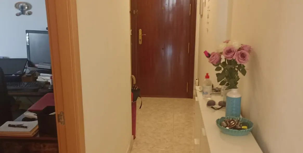 Sale of middle floor apartment in Fuengirola 18