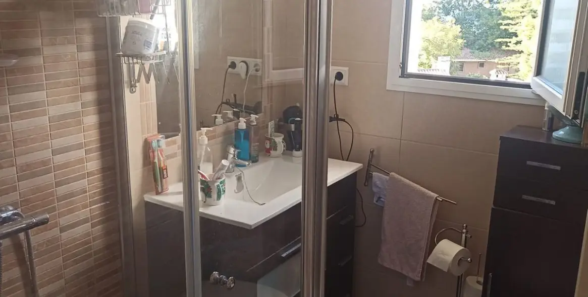 Sale of middle floor apartment in Fuengirola 26