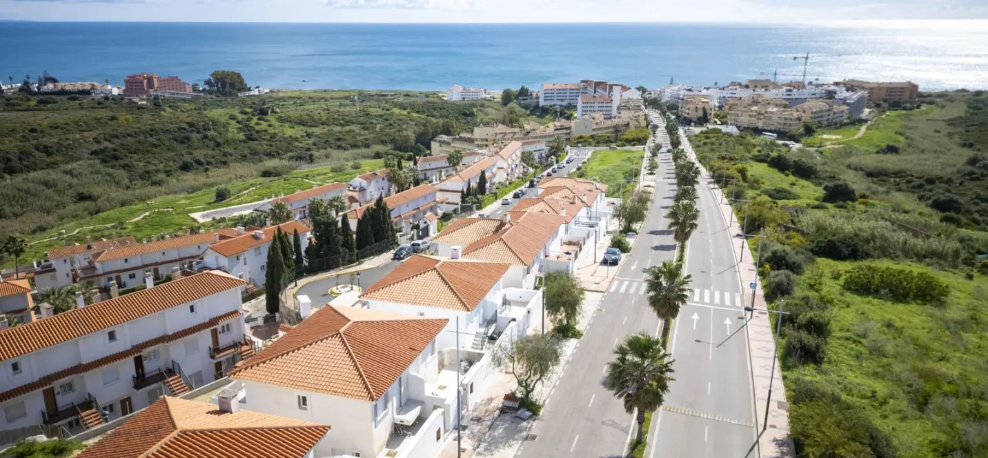 Sale of semi-detached house in La Duquesa 0
