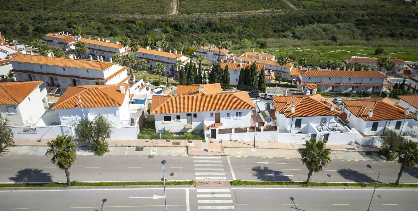 Sale of semi-detached house in La Duquesa 2