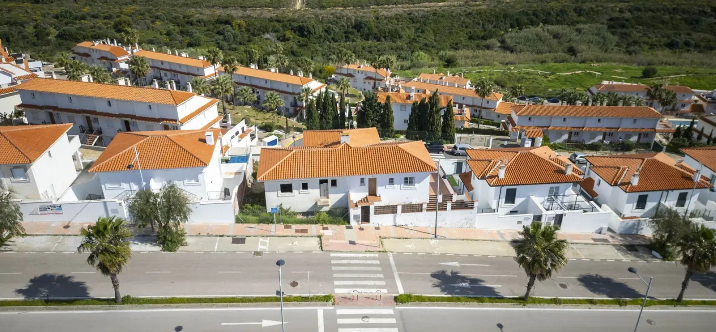 Sale of semi-detached house in La Duquesa 1