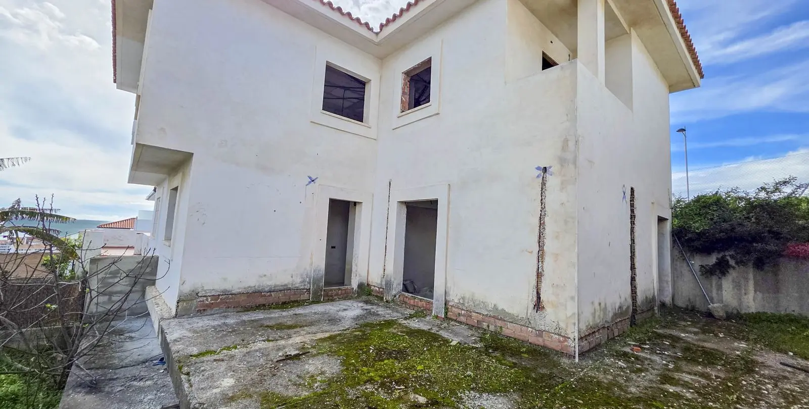 Sale of semi-detached house in La Duquesa 4