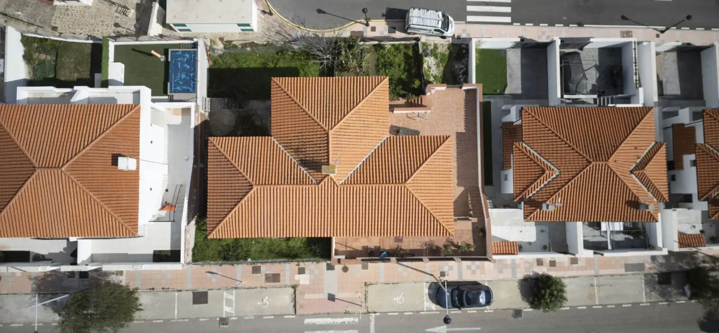 Sale of semi-detached house in La Duquesa 4