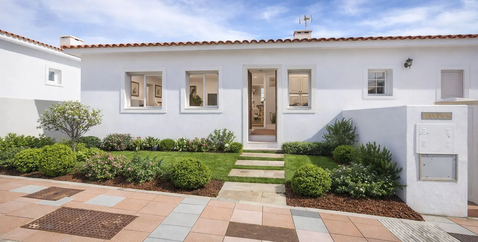 Sale of semi-detached house in La Duquesa 6