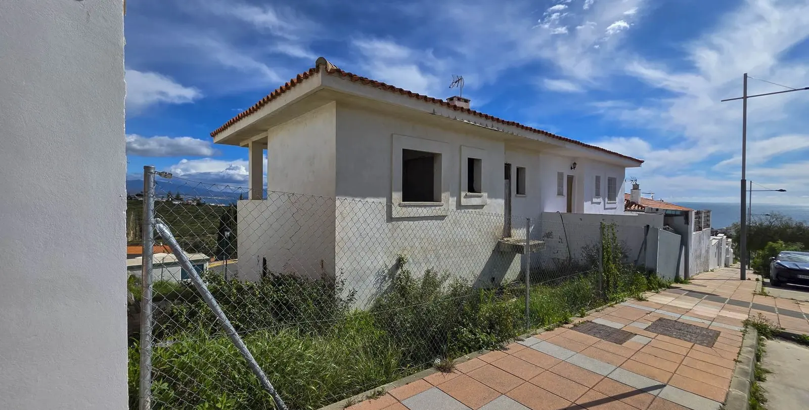Sale of semi-detached house in La Duquesa 9