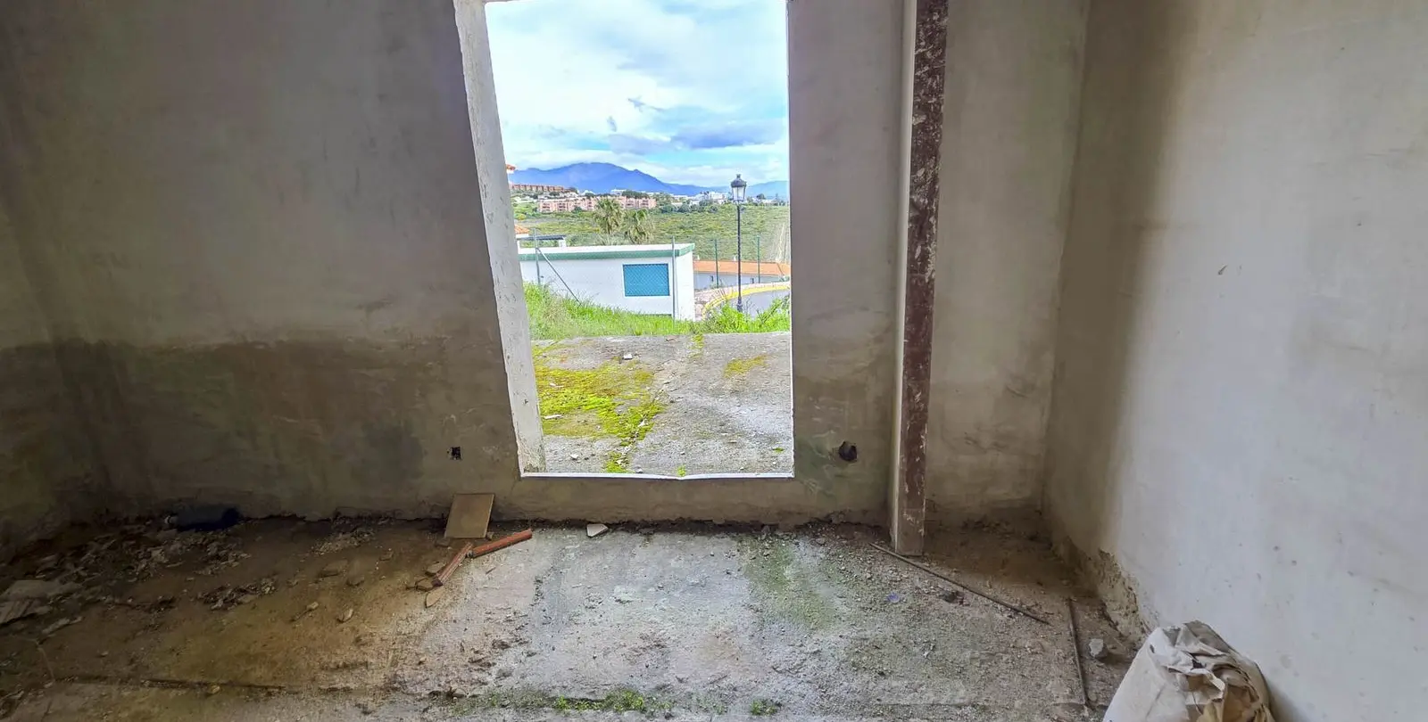 Sale of semi-detached house in La Duquesa 11