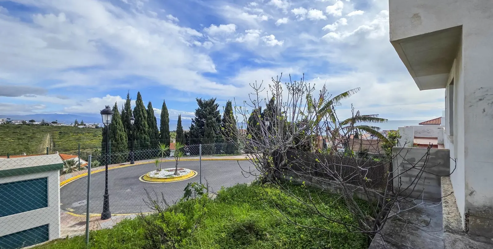 Sale of semi-detached house in La Duquesa 15