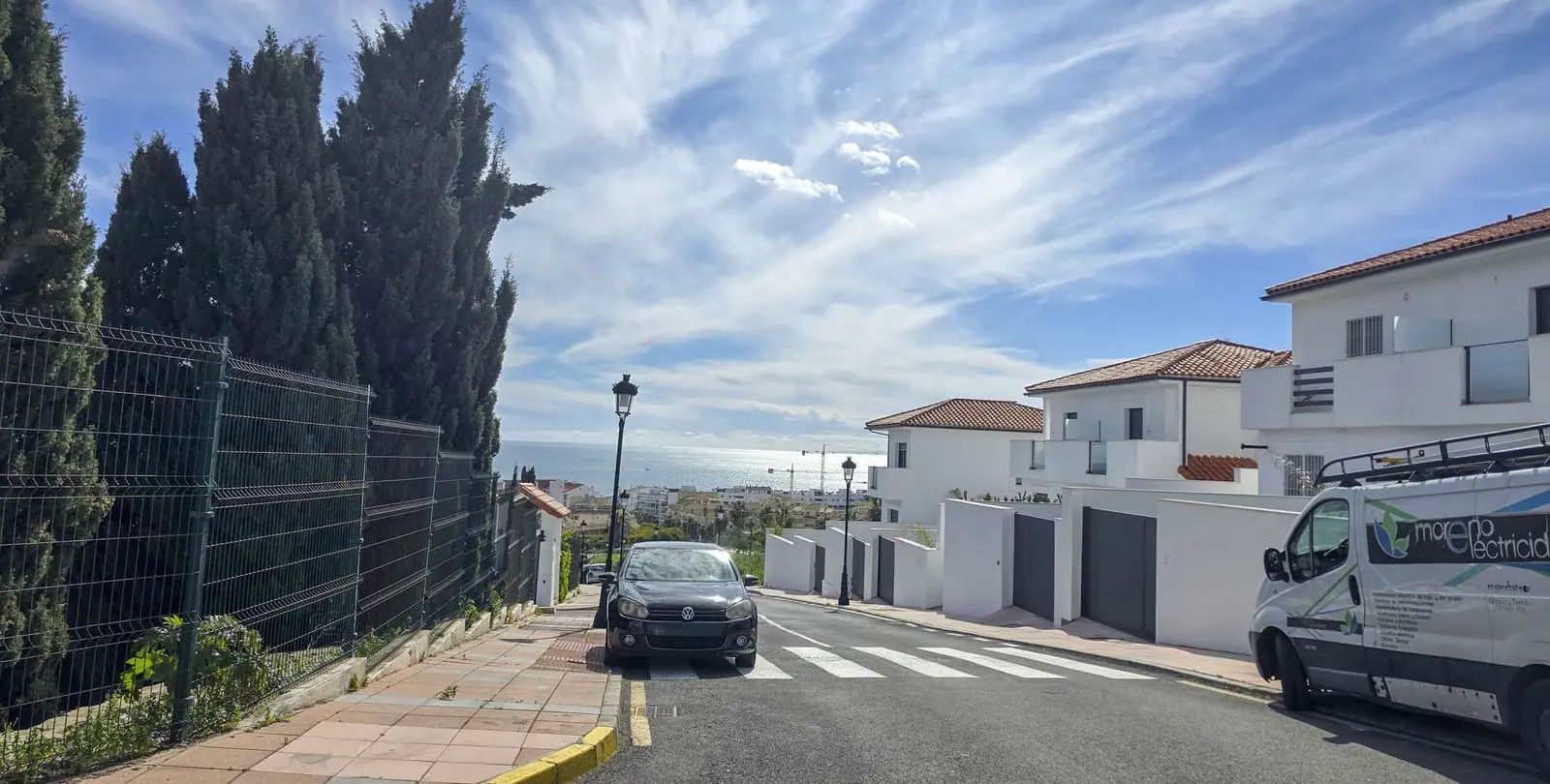 Sale of semi-detached house in La Duquesa 17