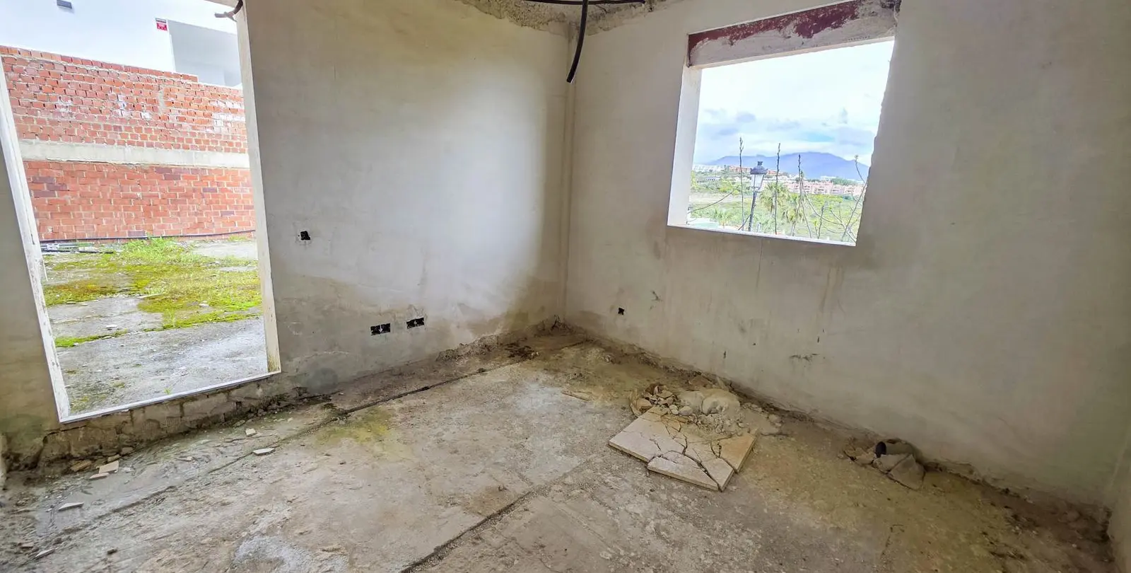 Sale of semi-detached house in La Duquesa 18