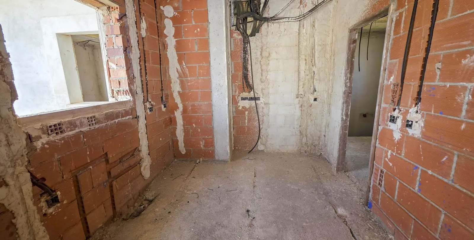 Sale of semi-detached house in La Duquesa 21