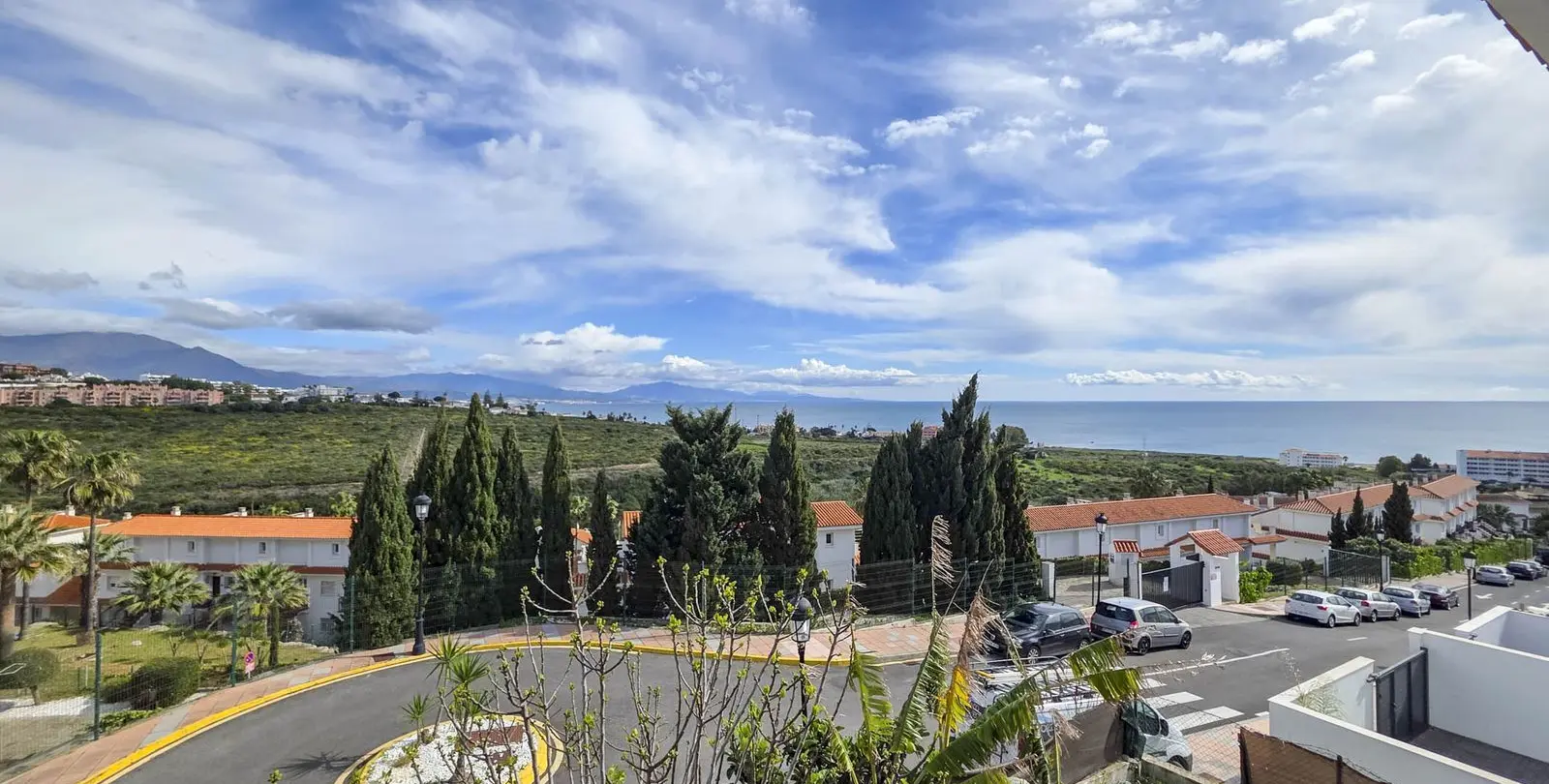Sale of semi-detached house in La Duquesa 23