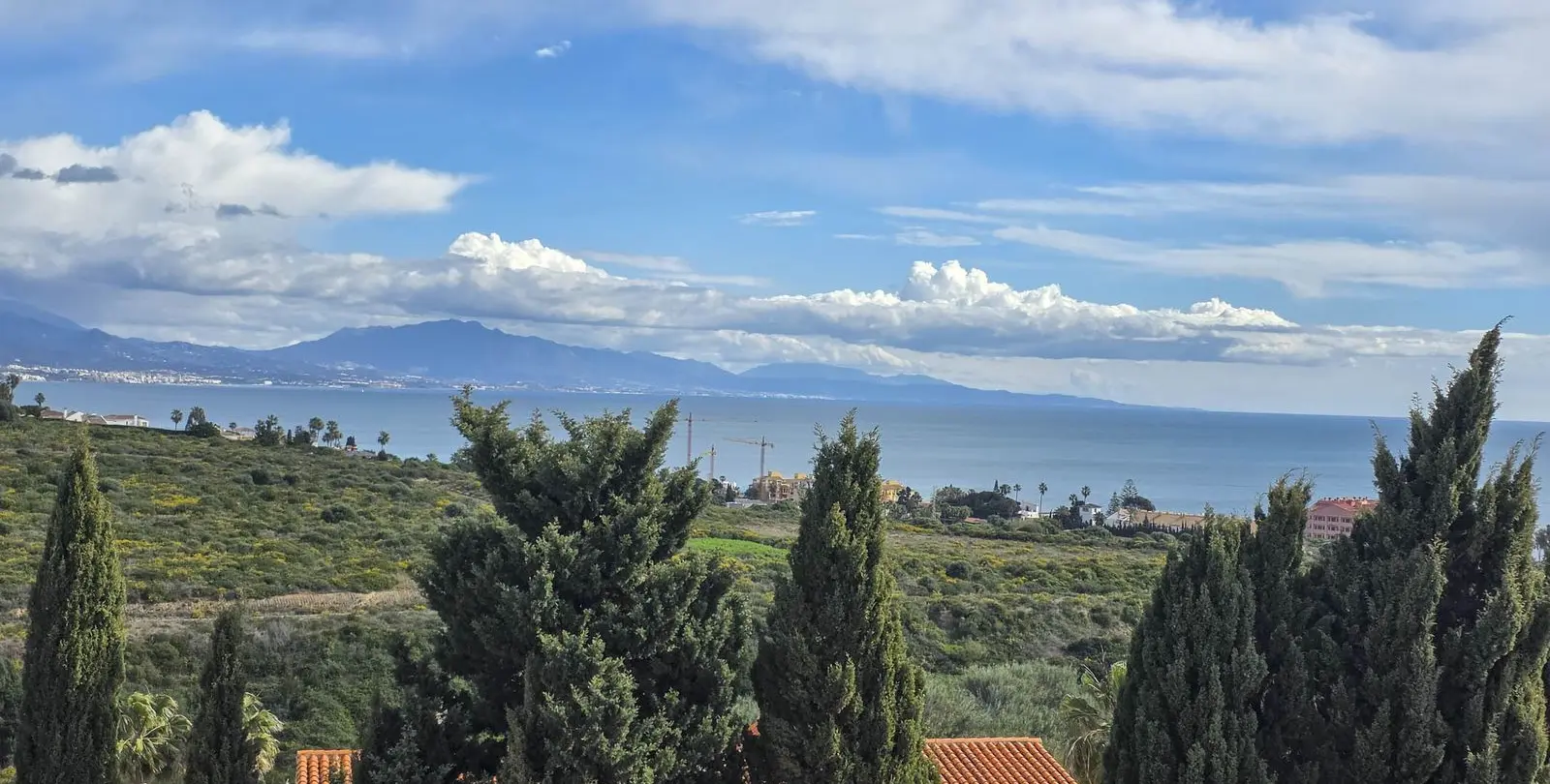 Sale of semi-detached house in La Duquesa 25