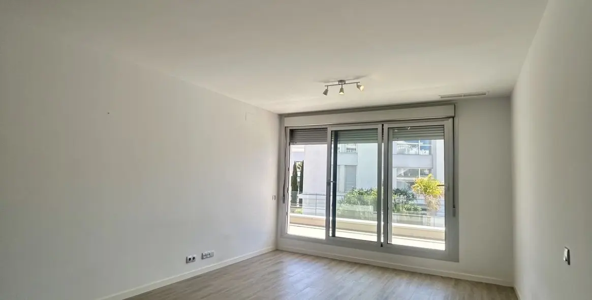 Продажа апартаментов на среднем этаже в Cancelada 7