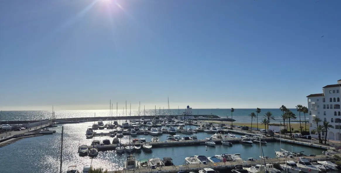 Sale of penthouse duplex in La Duquesa 1