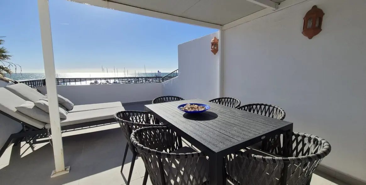 Sale of penthouse duplex in La Duquesa 2