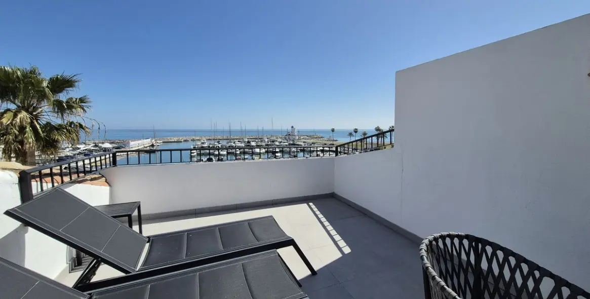 Sale of penthouse duplex in La Duquesa 3