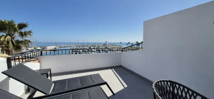 Sale of penthouse duplex in La Duquesa 2