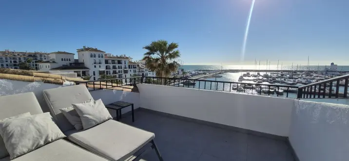 Sale of penthouse duplex in La Duquesa 3