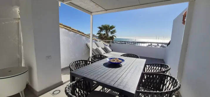 Sale of penthouse duplex in La Duquesa 4
