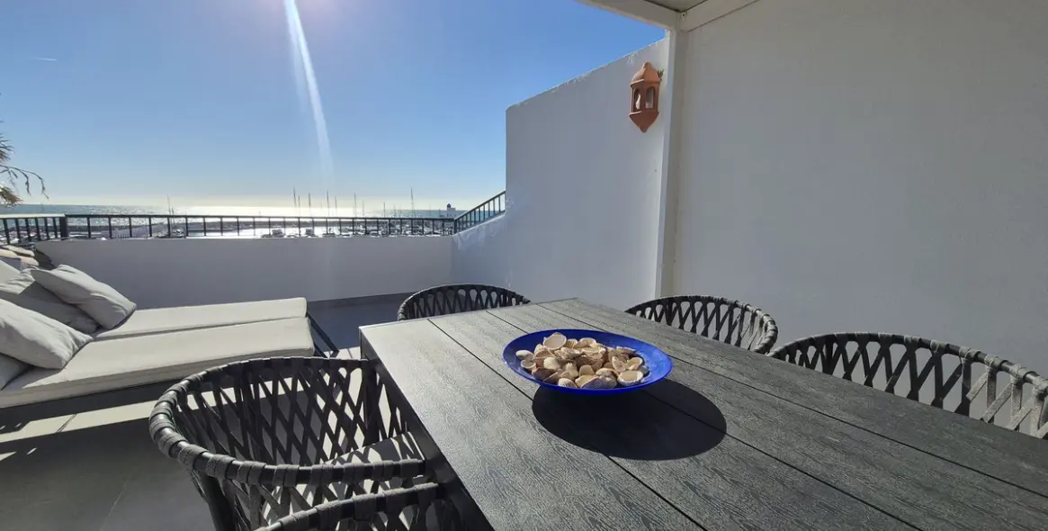 Sale of penthouse duplex in La Duquesa 11