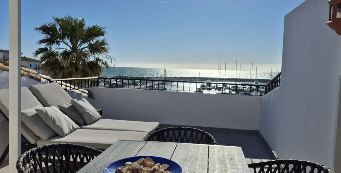 Sale of penthouse duplex in La Duquesa 12