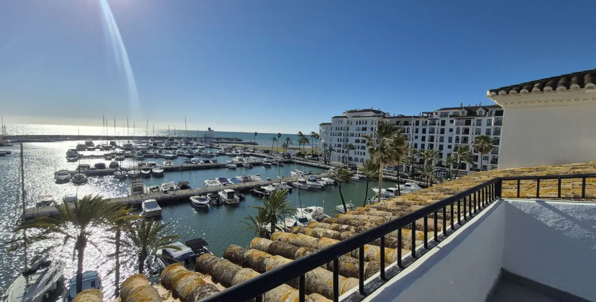 Sale of penthouse duplex in La Duquesa 13