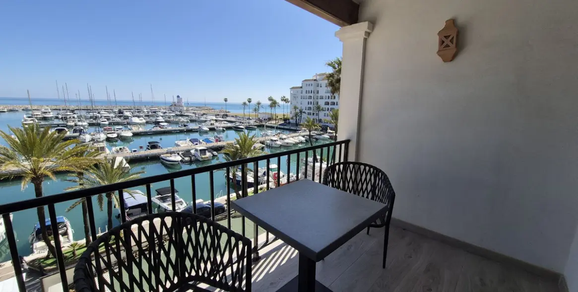 Sale of penthouse duplex in La Duquesa 15
